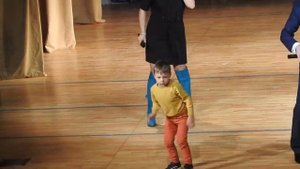 Мальчишка рвёт зал на танцевальном концерте!!