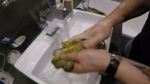 Моем вратарские перчатки с помощью KS Pro Glove Wash