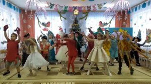 Танец: "А рыбы плавают вот так"