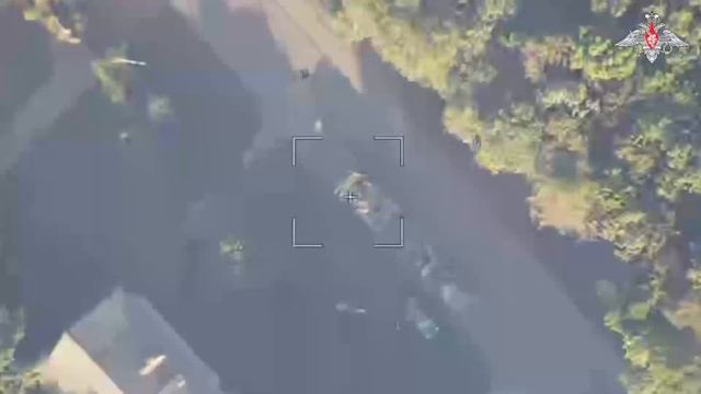 Прямое попадание

📹 На кадрах – поражение барражирующим боеприпасом «Ланцет» танка ВСУ на трале в п