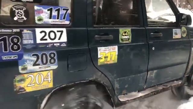 УАЗ Симбир по снежной колее на цепях смотреть онлайн