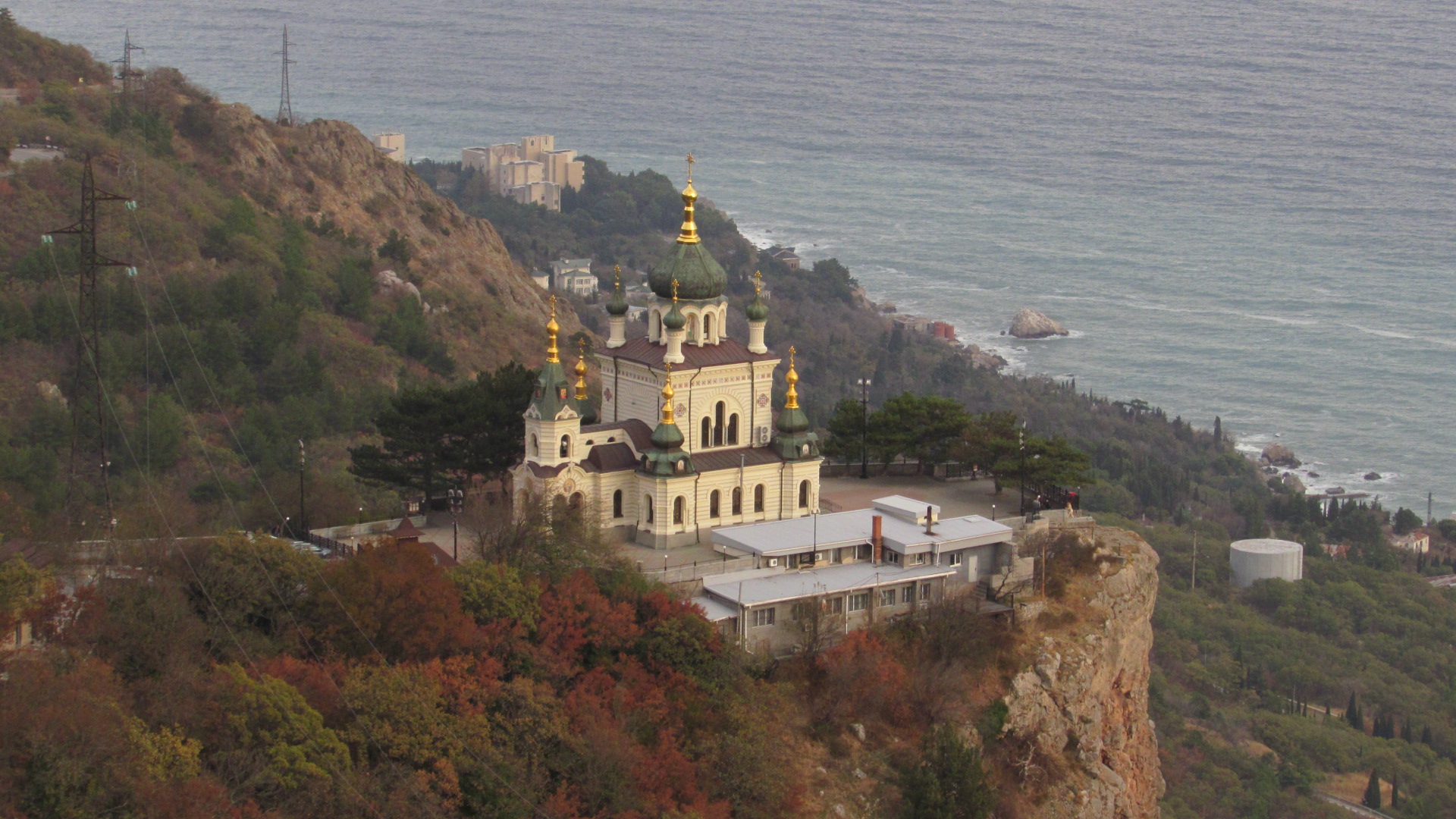 Форосская церковь и Байдарские ворота в Крыму