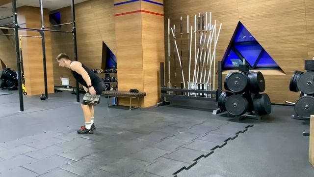 Выпады с гантелью над головой смотреть онлайн