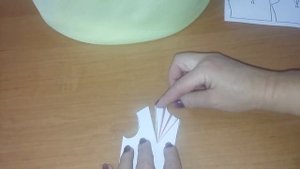 Как сделать складки и защипы по горловине.mp4