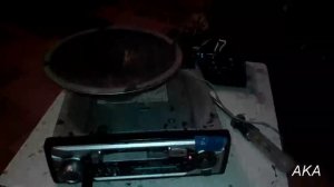 Старая магнитола и динамик СССР