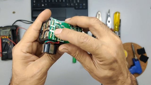 How To Repair Hilti Battery or a Full Dead Lithium Ion Battery || Urdu and Hindi || смотреть онлайн