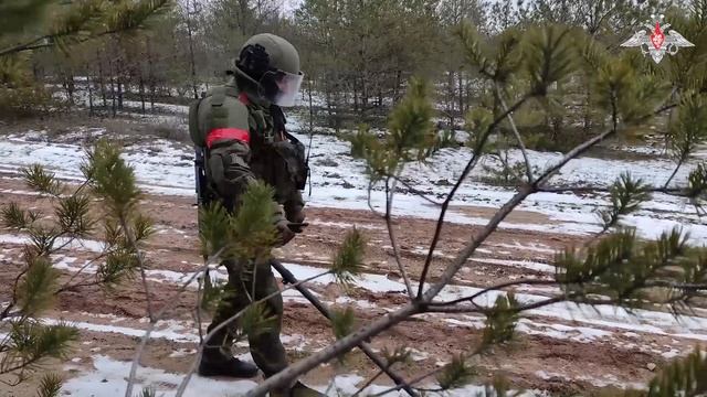 Кадры разминирования маршрутов движения военной техники - Москва 24