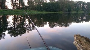 Поплавочная удочка. Рыбалка в проводку на течении.