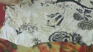 Рукоделие в деревне: коврик из старой одежды или ненужных вещей.