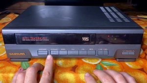 VHS Tape insert play and eject, Samsung VK-30R