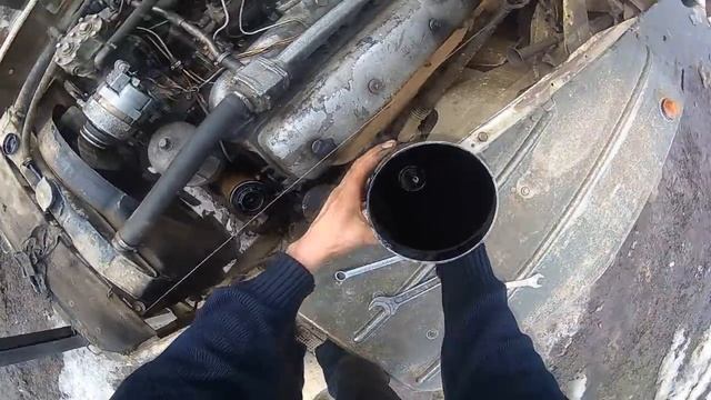 Урал лесовоз Замена масла в двиг. Ямз-238 от Первого лица смотреть онлайн