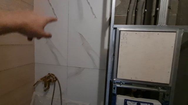Установка инсталляции для унитаза, ревизионного люка под плитку.
