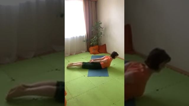 ЙОГАТЕРАПИЯ. Укрепление плечевого пояса. Подготовка к прогибам. 10.05.20 часть 2 смотреть онлайн