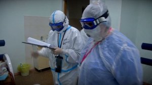 Тверские врачи показали, как лечат тяжелых пациентов в реанимации инфекционного госпиталя