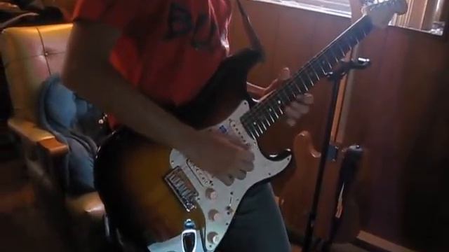 Me Playing My Fender Stratocaster Deluxe HSS смотреть онлайн