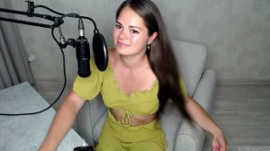 Julia Milows is Singing popular songs in stream on Trovo and Twitch