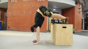 Отжимания в стойке на руках - ARMA SPORT