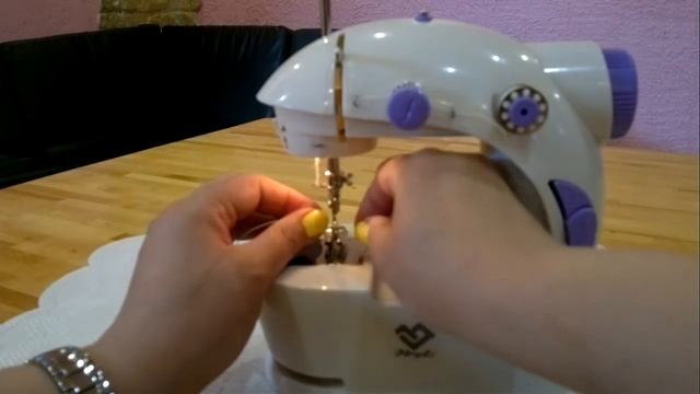 Mini Sewing Machine. Машинка капризничает.... Почему рвется верхняя нить? смотреть онлайн