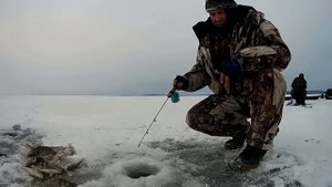 Ловля крупного окуня в середине декабря. На Братском водохранилище. Часть 1