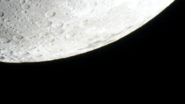 Moon fly by, movie of the moon from my telescope and webcam смотреть онлайн