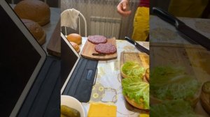 Готовим Бургер дома. Рецепт Бургера от Шефа.