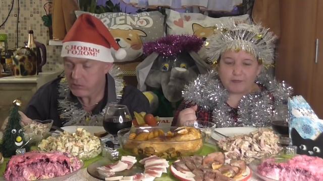 MUKBANG RUSSIA|ПОСЛЕНОВОГОДНИЙ ОБЖОР|ВРЕДНАЯ ДОМАШНЯЯ ЕДА|ДОЕДАЕМ И НИКАК НЕ ДОЕДИМ...