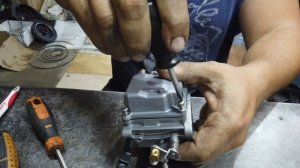 Yamaha F40, F50, 9.9 Чистка карбов