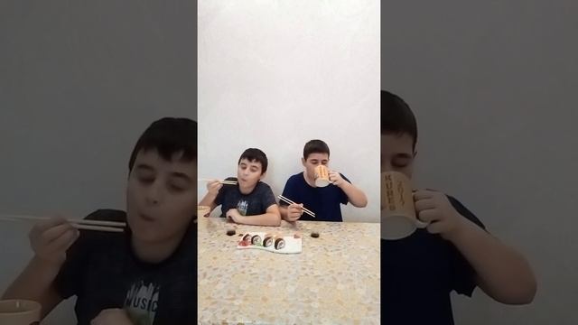 Как дела в школе? Mukbang. Роллы.#mukbang смотреть онлайн