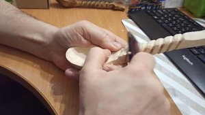 Как вырезать витую ложку.Ложка из сувеля берёзы.