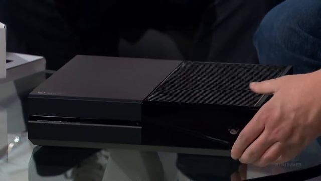 Xbox One S vs Xbox One (Size Comparison) смотреть онлайн