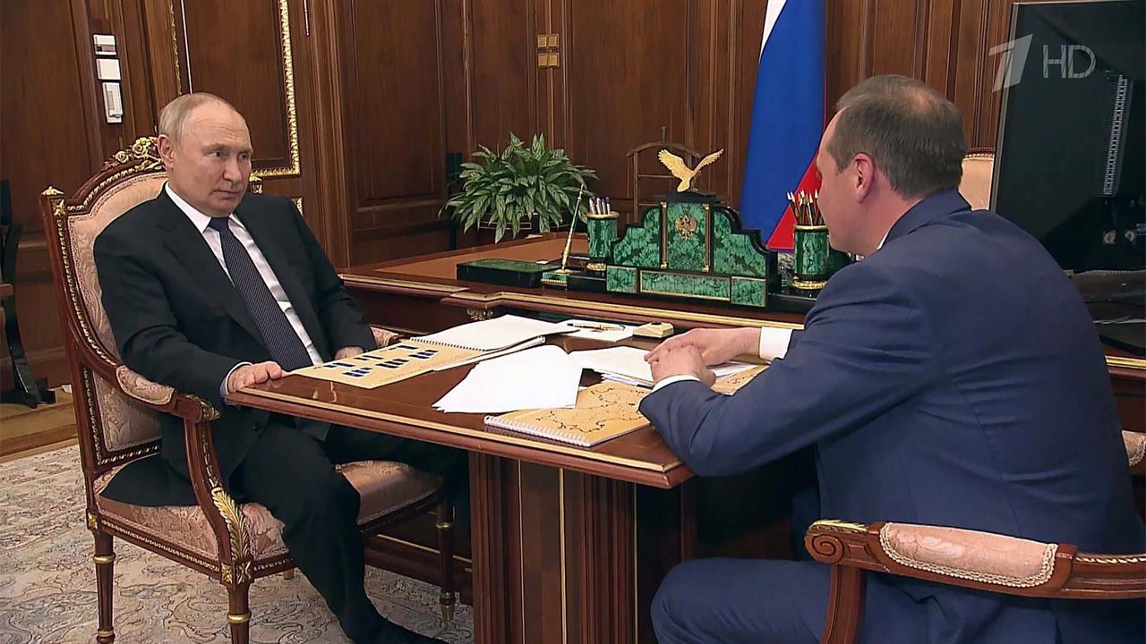 Владимир Путин провел встречу с главой Республики Мордовия