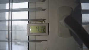 Оконный термометр с выносным датчиком