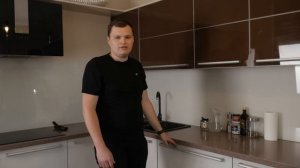 ОБЗОР КУХНИ со стеклянными фасадами. 9 лет в эксплуатации. Какую фурнитуру выбрать? – MELNICA