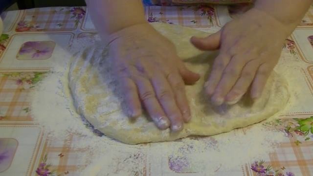 Вкусные шоколадные булочки и сливочным кремом и глазурью / Синнабон