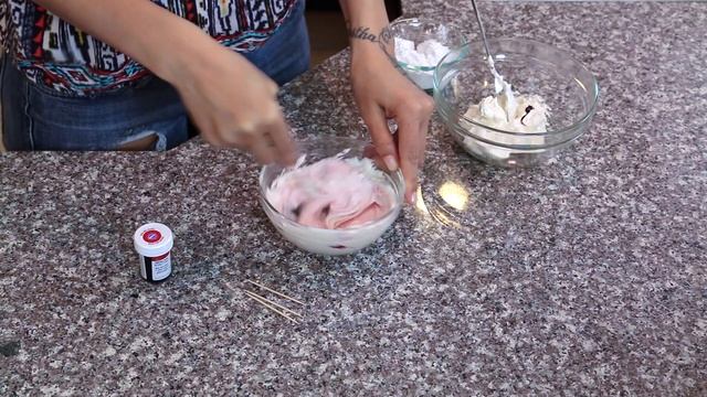 My one secret ingredient that'll get your Swiss Merengue Buttercream to take color. смотреть онлайн