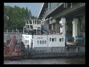 Грузовая баржа по Москве-реке (04.08.21)