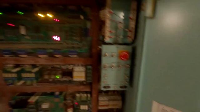 Сквозняк в подъезде. Исправный лифт не работает. Граждане, закрывайте двери! смотреть онлайн