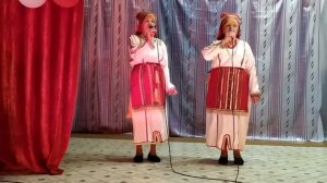 Фольклорный ансамбль "Эрзяночка" исполняет песню на мордовском языке "Карий алаша"