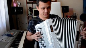 Играем "Костёр давно погас" на баяне