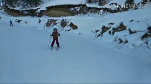 Ребенок на лыжах (THE CHILD ON SKIS) Отдых в горах (REST IN THE MOUNTAINS)