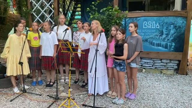 «Молочная река» в исполнении детского ансамбля долины реки Жанэ