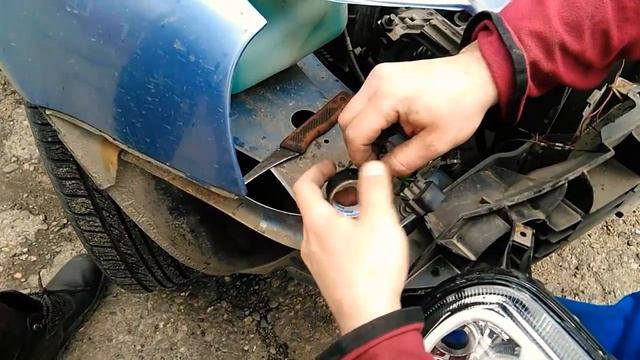 Как проще заменить фару на автомобиле Lada Kalina смотреть онлайн