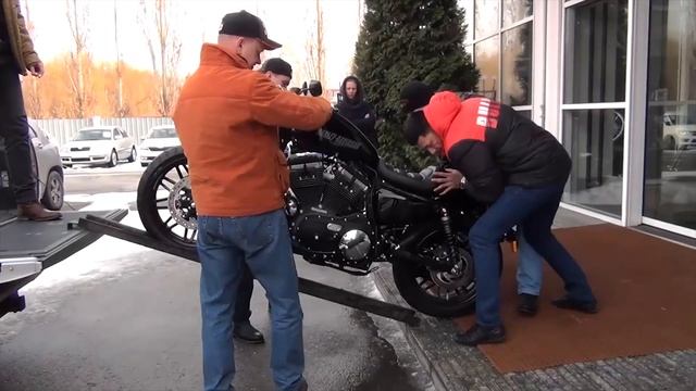 Demalike - Крутим руль с Бородиным. Фотосет в Харли Алматы. смотреть онлайн