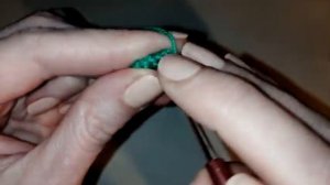 Вяжем цветок крючком. ? Яркие цветочки со стеблем и листиками легко. ?