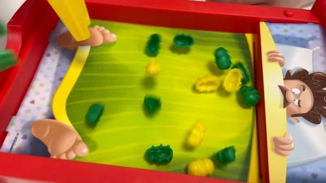 Как МАЛЕНЬКАЯ ВЕДЬМОЧКА на ХЭЛЛОУИН клопов ловила с ПАПОЙ и Громко СМЕЯЛАСЬ/ HALLOWEEN смотреть онлайн