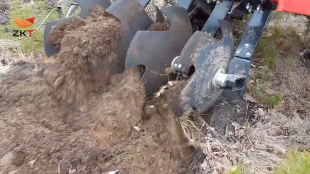 Борона ZKT-2500 Л-1Ф на обработке междурядий смотреть онлайн