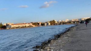 КРЫМ. Севастополь. Бухта Круглая. Пляж «ОМЕГА» без туристов. Гуляем у осеннего моря и кормим птиц