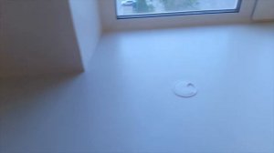 Стол подоконник, место для школьников у окна.