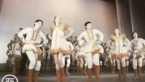 Поют и танцуют воспитанники Ленинградского Дворца пионеров (1982).