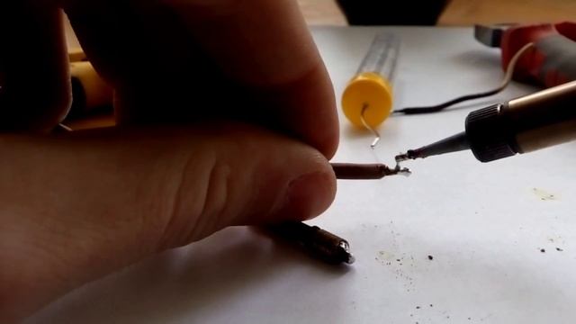Пайка, лужение провода и конектора паяльником 40 Вт смотреть онлайн